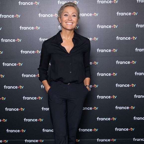 "On peut se dire que ça pouvait se faire plus simplement, en toute franchise et rapidement, qu'on n'était pas obligé d'attendre que toutes les mauvaises rumeurs sortent dans la presse. J'aurais préféré que ce soit plus direct et peut-être plus tôt".

Anne-Sophie Lapix assiste à la conférence de presse de France TV le 04 septembre 2024 à Paris, France. Photo par Nasser Berzane/ABACAPRESS.COM