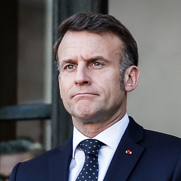 Emmanuel Macron a fait réaliser une gerbe de fleurs pour l'actrice décédée.

Le président français Emmanuel Macron au palais présidentiel de l'Élysée le 6 janvier 2026 à Paris, France. © Matthieu Mirville/ZUMA Press Wire / Bestimage