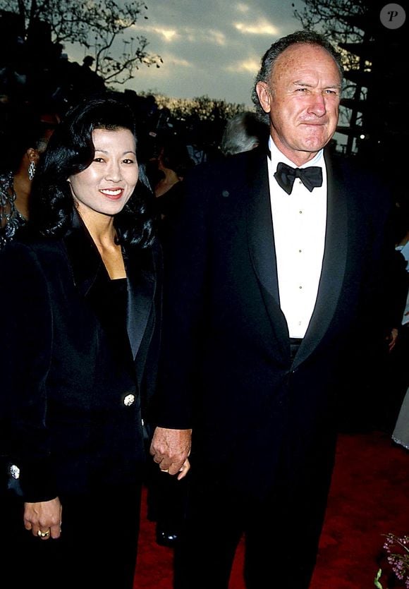 Ils n’ont pas été retrouvés dans la même pièce...

Le 29 mars 1993 : Hollywood, CA, US : Gene Hackman et sa femme, Betsy Arakawa, arrivent à la cérémonie des Oscars. Photo par Michael Ferguson/Globe Photos/ZUMA Wire/ABACAPRESS.COM