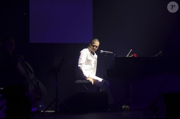 Exclusif - Bertrand Burgalat lors du concert hommage à la chanteuse Barbara "Du bout des lèvres" , conçu par l’INA, sur la scène du Grand Rex à Paris le 18 septembre 2023.   © Jack Tribeca / Bestimage
