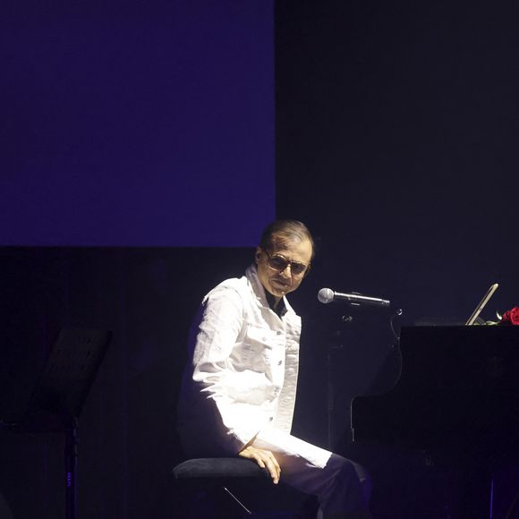 Exclusif - Bertrand Burgalat lors du concert hommage à la chanteuse Barbara "Du bout des lèvres" , conçu par l’INA, sur la scène du Grand Rex à Paris le 18 septembre 2023.   © Jack Tribeca / Bestimage