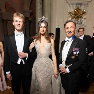 Albert Windsor se fait très discret depuis sa naissance.
La princesse Eulalia d’Orléans Bourbon ( robe Tony Ward ) et son cavalier Albert Windsor, Stéphane Bern - Répétitions pour le Bal 2025 des débutantes à l’hôtel Shangri-La Paris le 29 novembre 2025. Photo par Le Bal / Moreau / Borde / Bestimage