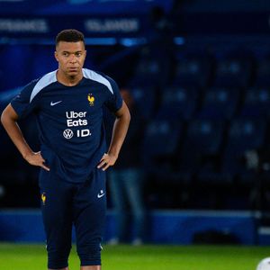 À travers un long entretien, le footballeur et capitaine de l'équipe de France y revient sur son départ tumultueux du PSG

Kylian Mbappé - Match de qualification pour la Coupe du Monde 2026 entre la France et l'Islande (2-1) au Parc des Princes à Paris le 9 septembre 2025. © Federico Pestellini / PsnewZ / Bestimage
