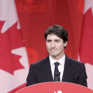 9 mars 2025, Ottawa (Ontario), Canada — L'ancien Premier ministre Justin Trudeau termine son discours lors de l’événement sur le leadership libéral à Ottawa, le dimanche 9 mars 2025.
(Crédit photo : © Justin Tang / The Canadian Press via ZUMA Press)