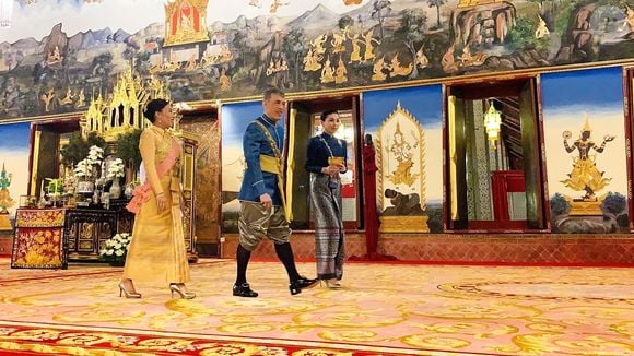 Le roi Rama X accompagné de sa femme la reine Suthida lors de son couronnement à Bangkok en Thaïlande, le 4 mai 2019.