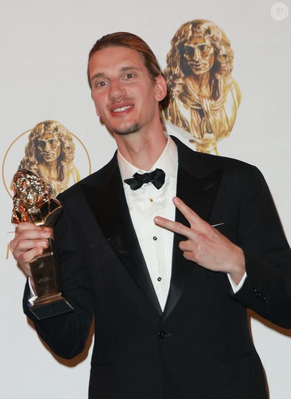 Paul Mirabel (Molière de l’Humour) - 36ème cérémonie des Molières aux Folies Bergère à Paris le 28 avril 2025. © Coadic Guirec/Bestimage