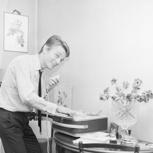 Archives - En France, Claude François posant le 22 janvier 1964. Photo par Alain Canu via Bestimage
