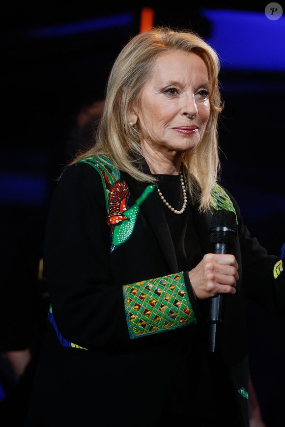 Info du 28 avril 2024, Véronique Sanson hospitalisée pour une pneumonie - Exclusif - Véronique Sanson - Enregistrement de l'émission "La fête de la Chanson française" au Dôme à Paris, présentée par L.Thilleman et A.Manoukian, et diffusée le 22 décembre sur France 3
© Christophe Clovis / Bestimage

|Exclusif - Enregistrement de l'émission "La fête de la Chanson française" au Dôme à Paris, présentée par Laury Thilleman et André Manoukian, et diffusée le 22 décembre sur France 3