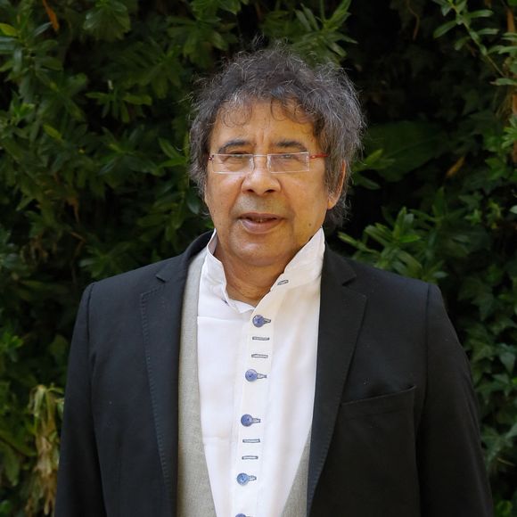 Le chanteur français Laurent Voulzy à la sortie de l'enregistrement de l'émission "Vivement Dimanche prochain" au studio Gabriel à Paris, France, le 22 avril 2021, présentée par Michel Drucker et diffusée le 9 mai 2021. © Christophe Clovis/Bestimage