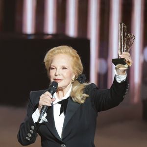 Sylvie Vartan a donné la même éducation à ses deux enfants, malgré leur écart d'âge.

Cérémonie de la 40ème édition des Victoires de la Musique à la Seine Musicale à Boulogne-Billancourt, France, le 14 février 2025. © Coadic Guirec/Bestimage