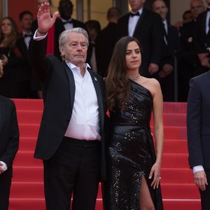 Alain Delon (Palme d'Or d'Honneur du 72ème festival de Cannes avec un badge Paris Match d'une ancienne couverture du magazine titrant "Alain Delon, mes deux amours, Rosalie et Anouchka) et sa fille Anouchka (Robe Elie Saab) - Montée des marches du film "A Hidden Life" lors du 72ème Festival International du Film de Cannes. Le 19 mai 2019. © Backgrid UK/ Bestimage