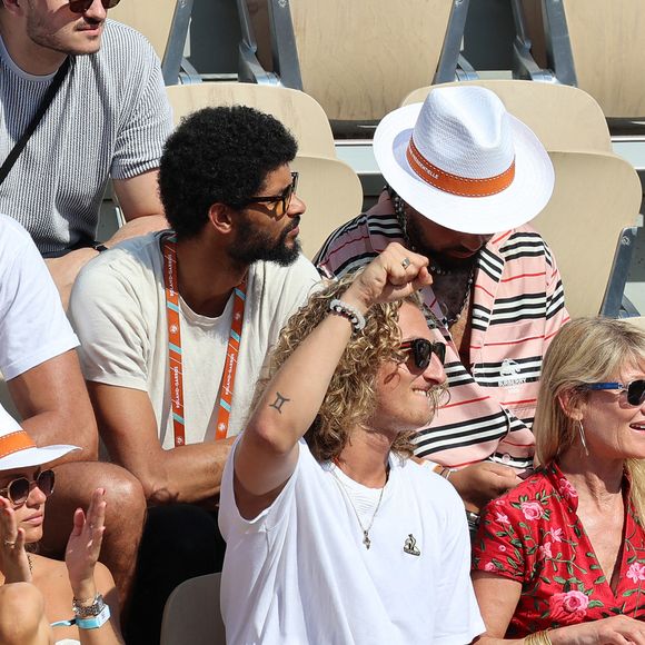 Joakim Noah, Kiara Amato, Joalukas Noah, Isabelle Camus dans les tribunes lors des Internationaux de France Roland Garros 2023 le 01 juin 2023 à Paris, France. Photo Nasser Berzane/ABACAPRESS.COM