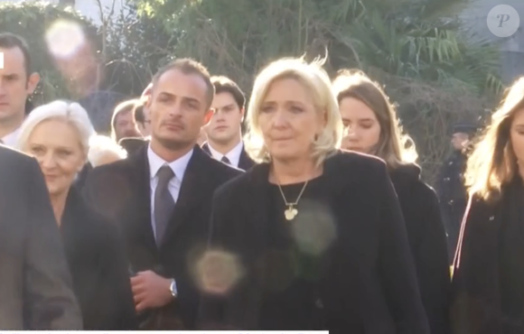 L'arrivée de Marine Le Pen et de ses enfants pour les obsèques de Jean-Marie Le Pen