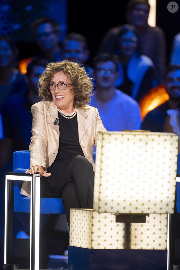 Mireille Dumas lors de l'enregistrement de l'émission "La Boîte à secrets", présentée par F.Bollaert et diffusée le 26 septembre 2025 sur France 3. Pierre Perusseau/Bestimage