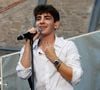 Le jeune artiste poursuit le développement de sa carrière musicale après la sortie de son premier single, Rooftop of your House.

Léon Hesby, le fils de P.Bruel, se produit pour la première fois sur scène en France, au festival des Sables-d'Olonne.
Noël Carrier / Bestimage