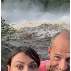 Ils sont en tout cas assurément complices.

Delphine Wespiser et Roger en voyage au Venezuela