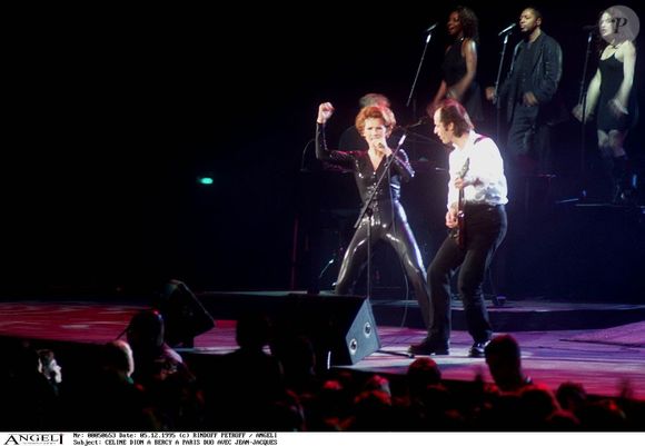 "Il était convaincu que Céline pouvait conquérir la France, mais aussi le monde, avec des textes en français pas trop crétins et des musiques intéressantes"

Céline Dion concert à Paris Bercy, duo avec Jean-Jacques Goldman