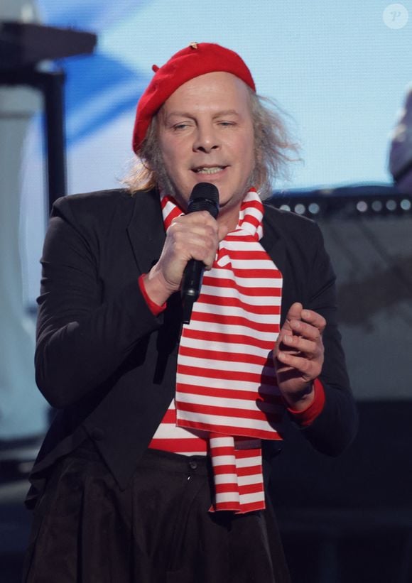 En 1993, Philippe Katerine était déjà devenu le père d'une fille baptisé Edie

Philippe Katerine - Cérémonie de la 40ème édition des Victoires de la Musique à la Seine Musicale à Boulogne-Billancourt, France, le 14 février 2025. © Coadic Guirec/Bestimage