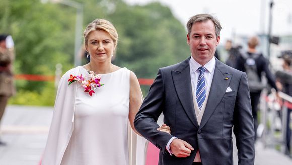 La comtesse Stéphanie de Lannoy, future grande-duchesse de Luxembourg, et le prince Guillaume, futur grand-duc de Luxembourg, lors d'une cérémonie à la Philharmonie de Luxembourg, dans le cadre des célébrations du jour de la Fête nationale et du 25e anniversaire du règne du grand-duc Henri. Luxembourg. Photo : Dana Press / Bestimage