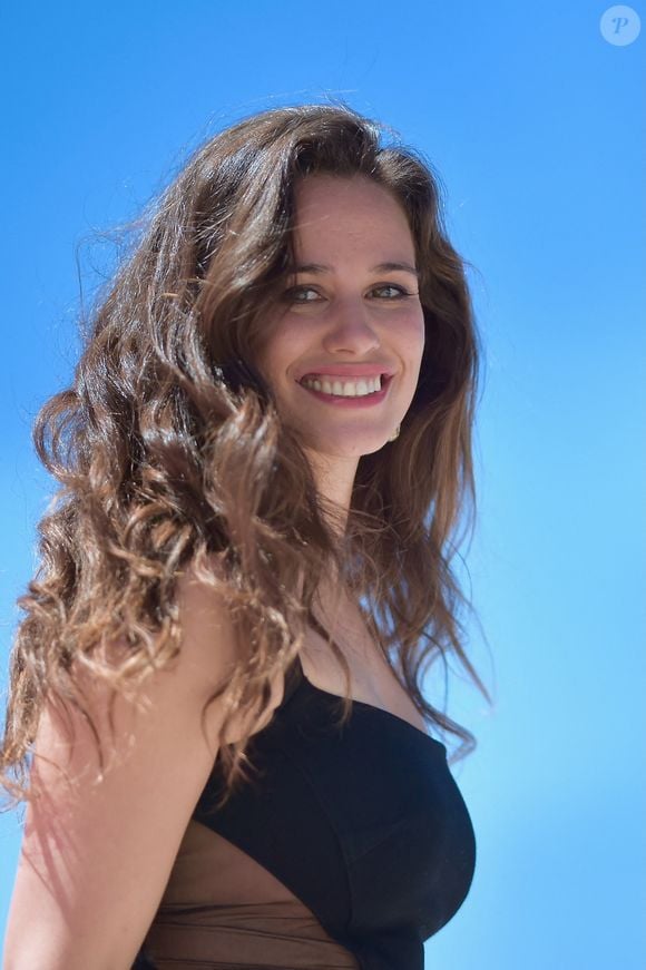 Une révélation qui a alors amené nos confrères à lui demander si "le monde de l'audiovisuel" continuait à "susciter du désir" chez elle.

Lucie Lucas participe au Photocall lors de la troisième journée du 6ème Festival International de Cannes le 16 avril 2023 à Cannes, France. Photo by Franck Castel/ABACAPRESS.COM