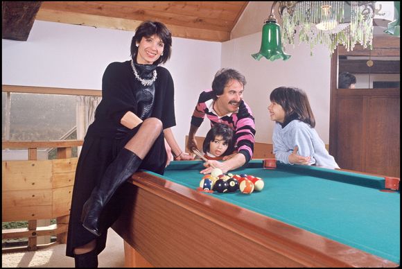 Mais en 2002, le couple a malheureusement perdu sa fille Laurette Fugain âgée de 22 ans des suites d'une leucémie. 

Archives - Michel Fugain - Sa femme Stéphanie et leurs filles Marie et Laurette - Rendez-vous en 1983. (© MAX COLIN / BESTIMAGE).