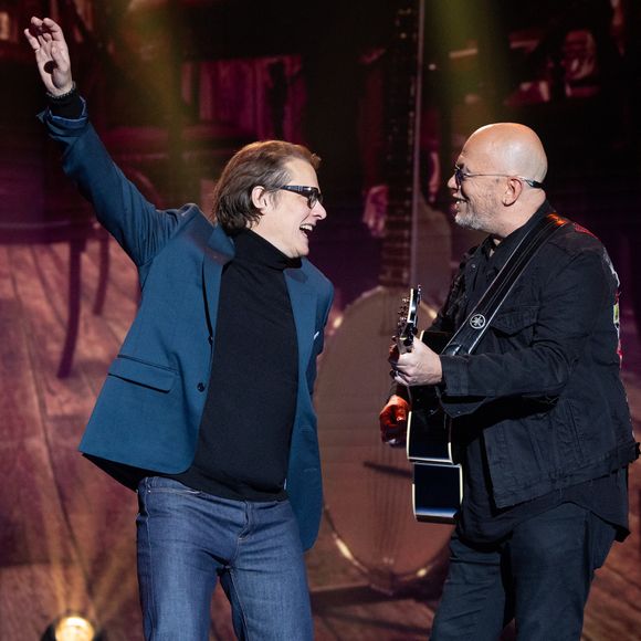 Exclusif - Pascal Obispo et Bénabar lors de l'enregistrement de l'émission "La Boîte à secrets", le 1er décembre 2025. 

Photo : Cyril Moreau / Bestimage