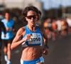 Un coach espagnol révèle comment corriger nos mauvaises habitudes de posture.