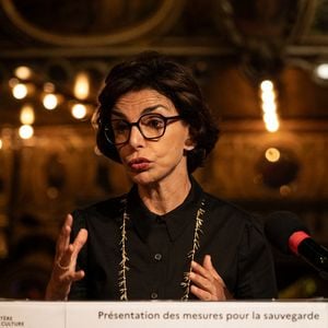 Conférence de presse de la ministre de la Culture, Rachida Dati, pour la présentation des mesures pour la sauvegarde et la promotion de la culture foraine depuis le musée des Arts Forains à Paris, France, le 18 juillet 2025. © Jonathan Jacob/Bestimage