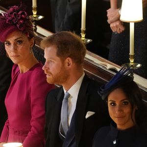 Réelle volonté d'être en cercle restreint ou désir d'écarter Meghan ? 

Catherine Kate Middleton, duchesse de Cambridge, le prince Harry, duc de Sussex, Meghan Markle, duchesse de Sussex - Cérémonie de mariage de la princesse Eugenie d'York et Jack Brooksbank en la chapelle Saint-George au château de Windsor le 12 octobre 2018. Backgrid UK/ Bestimage