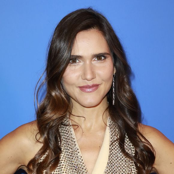 Malgré les côtés "pénibles" de cette relation sous les flashs des photographes, la chanteuse affirme être restée amie avec Thomas Hollande depuis la rupture.

Joyce Jonathan au photocall du Global Gift Gala Paris à l'hôtel Four Seasons George V à Paris le 8 novembre 2025. © Marc Ausset-Lacroix/Bestimage