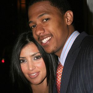 Cet homme, c'est Nick Cannon, rappeur, acteur et présentateur américain né le 8 octobre 1980 à San Diego, qui a été en couple avec Christina Milian de 2003 à 2005.


Kim Kardashian et Nick Cannon à la soirée Rock & Republic Host Spring Collection Party qui s'est tenue à la boîte de nuit Area à Los Angeles. 18 octobre 2006. Photographie : Josesphine Santos, /PCN/ABACAPRESS.COM