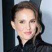 Défilé Dior : Natalie Portman crée la surprise avec son +1, la famille Arnault et Xavier Niel à ses côtés