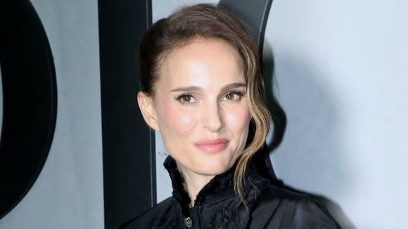 Défilé Dior : Natalie Portman crée la surprise avec son +1, la famille Arnault et Xavier Niel à ses côtés