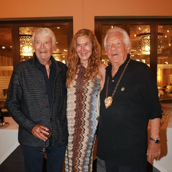 Massimo Gargia avec Robert Mimran et sa femme lors de la fête d'anniversaire de M.Gargia (85 ans)  à l'Hôtel de Paris à Saint-Tropez le 20 août 2025.

© Franz Chavaroche / Bestimage