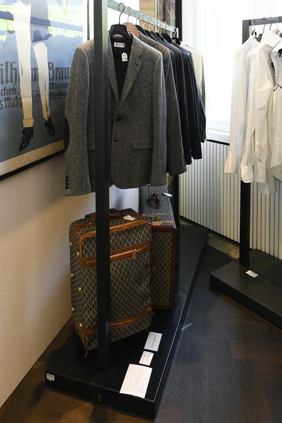 Vente aux enchères Sotheby's d'une partie de la collection Karl Lagerfeld au Palais Oppenheim à Cologne en Allemagne le 4 mai 2022.