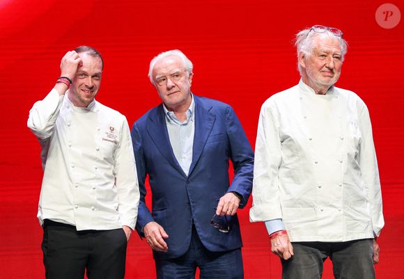 Emmanuel Pilon (chef du restaurant Louis XV à Monaco), Pierre Gagnaire, Alain Ducasse lors de la cérémonie de remise des étoiles Michelin au Grimaldi Forum de Monaco, le 16 mars 2026. 1 étoile, 7 nouveaux 2 étoiles et 1 nouveau 3 étoiles pour l'édition 2026. © Claudia Albuquerque/Bestimage