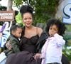 Rihanna a fait une apparition remarquée ce 13 juillet à Los Angeles, lors de l’avant-première mondiale du film Les Schtroumpfs, qu’elle promeut en tant que doubleuse de la Schtroumpfette. 

Rihanna et ses fils Riot Rose Mayers et RZA Athelston Mayers ont assisté à la première à Los Angeles du film “Les Schtroumpfs” produit par Paramount Pictures, aux studios Paramount à Los Angeles, Californie (réf. : 250713A1). GOFF INF / BESTIMAGE