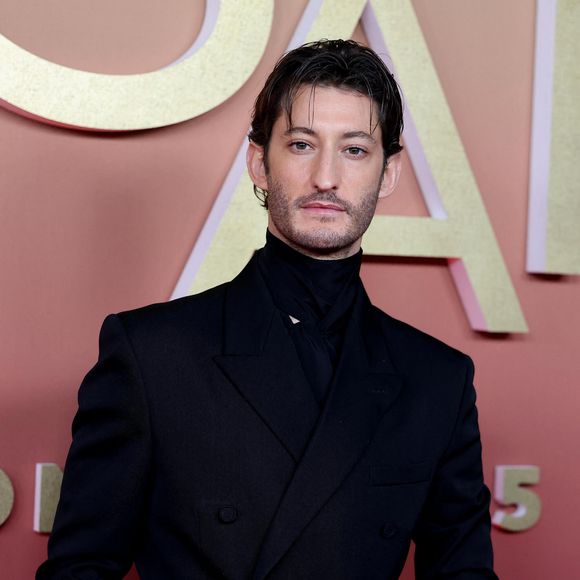 Venu à la 50ème cérémonie des César avec sa chérie Natasha Andrews, Pierre Niney était nommé dans la catégorie Meilleur acteur pour le film Le Comte de Monte Cristo

Pierre Niney - Photocall de la 50ème édition de la cérémonie des César à l'Olympia à Paris, France © Dominique Jacovides - Olivier Borde / Bestimage