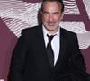 Ils ont expliqué avoir été agréablement surpris lors de leur rencontre en studio avec lui.

Jean Dujardin au photocall du dîner de la 51ème cérémonie des César au Fouquet's à Paris, France, le 27 février 2026. © Denis Guignebourg/Bestimage