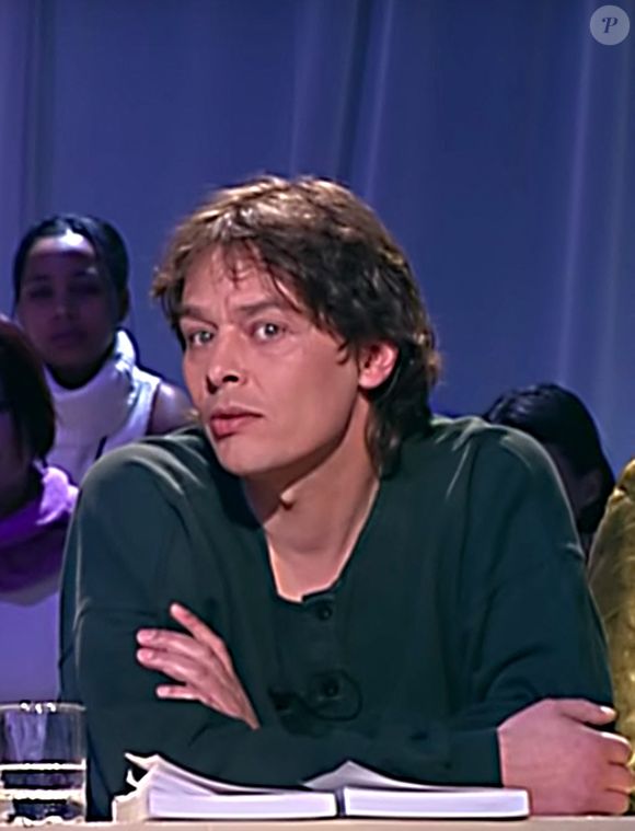"Il était devenu très maigre... Lui qui était gourmand... Il avait un appétit d'ogre malgré la drogue et ses deux AVC"

Ari Boulogne (né Christian Aaron Paffgen, fils illégitime d'Alain Delon) dans l'émission "Tout le monde en parle" d'Ardisson en 2001. 
© Capture TV France 2 via Bestimage