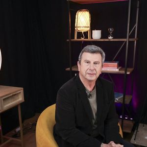 Pascal Bataille en interview pour "En privé avec", format original de Webedia © Jack Tribeca/Bestimage