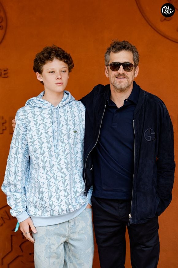 Guillaume Canet et son fils Marcel au village lors des Internationaux de France de Tennis de Roland Garros 2025, à Paris, France, le 8 juin 2025. © Cyril Moreau/Bestimage