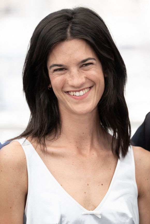Sa sœur vient de partager une rare photo avec le jeune homme

Suzanne Lindon pose lors du photocall de La venue de l'avenir (Colours Of Time) au 78ème Festival de Cannes au Palais des Festivals le 23 mai 2025 à Cannes, France.Photo by David NIVIERE/ABACAPRESS.COM
