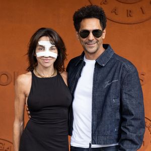 Sandra Sisley et son mari Tomer Sisley au photocall du village lors des Internationaux de France de Tennis de Roland Garros 2026, à Paris, France, le 5 juin 2026. © Jacovides-Moreau/Bestimage