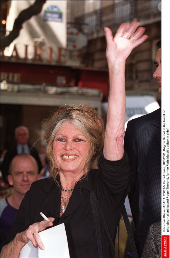 Les obsèques auront lieu la semaine prochaine.

Brigitte Bardot à l'enterrement de la légende du photojournalisme Roger Therond, ancien rédacteur en chef de Paris Match. Paris-France, 28/6/2001. © Khayat-Travers/ABACA