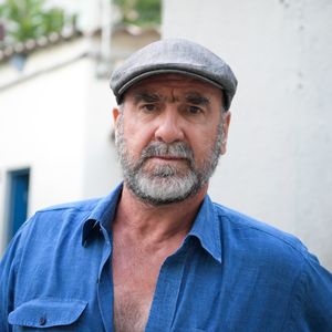 Il cite Gustavo Petro, président de la Colombie, comme rare contre-exemple, prêt selon lui à reprendre les armes si son pays était attaqué.
Eric Cantona, prêt à tout pour ses 4 enfants
Patrick Carpentier / Bestimage