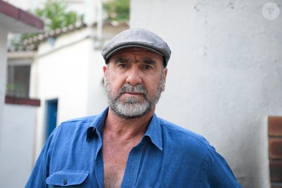Il cite Gustavo Petro, président de la Colombie, comme rare contre-exemple, prêt selon lui à reprendre les armes si son pays était attaqué.

 Eric Cantona, prêt à tout pour ses 4 enfants
Patrick Carpentier / Bestimage