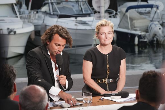 Il remplace Matthieu Noël 
Exclusif - Bertrand Chameroy, Anne-Elisabeth Lemoine - Plateau de l'émission "C à vous" lors du 77ème Festival International du Film de Cannes le 21 mai 2024. © Jack Tribeca/Bestimage  No Web - Belgique et Suisse
