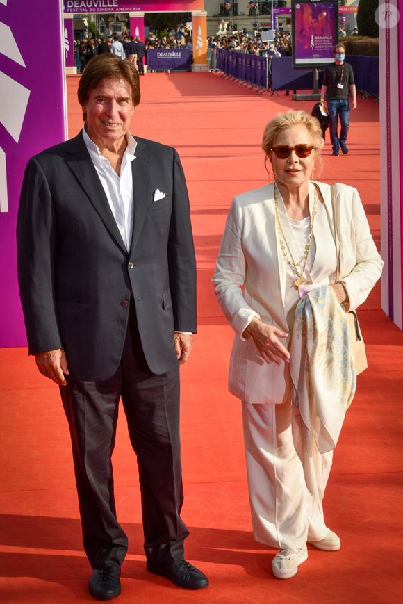 Tony Scotti et Sylvie Vartan assistent à la première de "Les Choses Humaines" et au tapis rouge de la cérémonie de clôture lors du 47ème Festival du Film Américain de Deauville le 11 septembre 2021 à Deauville, France. Photo par Shootpix/ABACAPRESS.COM