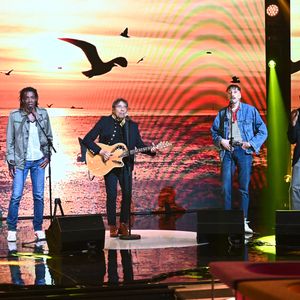 Michel Drucker fait son grand retour en prime time avec "Famille, je vous aime".

Exclusif - Laurent Voulzy entouré par ses fils Quentin, Julien, Cliff et Nicolas, lors de l'enregistrement de l'émission "Famille je vous aime" présentée par M. Drucker et qui sera diffusée sur France 3, aux Studios rive gauche à Paris, France. © Clovis-Gaffiot/Bestimage